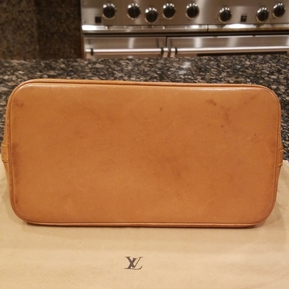 πHOST PICKπ Louis Vuitton Monogram Alma Handbag - Picture 4 of 8